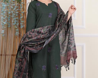 Komplet kurti z bawełny khadi tkanej ręcznie: haftowany zielony strój salwar