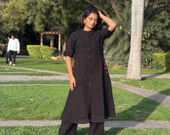 Conjunto de kurta palazzo de algodón khadi bordado: vestido indio hecho a mano