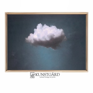 Puede incluir: Una impresión enmarcada de una sola nube blanca sobre un cielo azul. La impresión está enmarcada en un marco dorado y tiene el texto "KUNSTGÅRD curated vintage art prints" en la parte inferior.