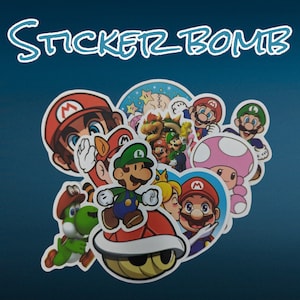 Könnte beinhalten: Eine Sammlung von bunten Comic-Charakter-Aufklebern mit Mario, Luigi, Yoshi und anderen Charakteren aus der Super Mario Bros. Videospiel-Franchise. Die Aufkleber sind auf weißem Papier gedruckt und haben eine glänzende Oberfläche. Die Aufkleber sind in einer Gruppe angeordnet und bereit, um eine Vielzahl von Oberflächen zu dekorieren.
