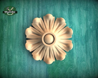 Wooden Daisy Rosette – Carved Floral Ornament with Central Opening