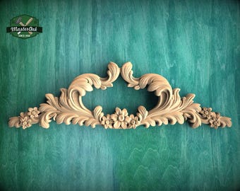 Scrolled Floral Crest for Furniture – Baroque-Style Wooden Applique