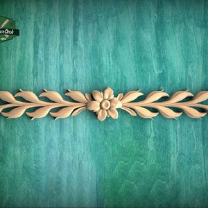 Piccola ghirlanda floreale decorativa – Decorazione in legno intagliato con foglie e fiori