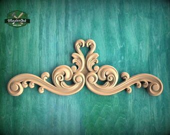Ornate Oval Cartouche with Leaf Scrolls – Classic Wood Applique
