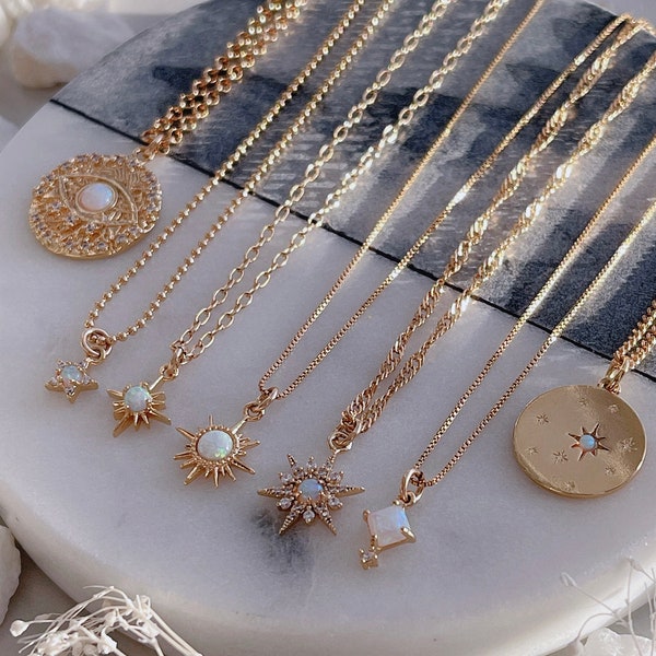 Collana in opale, collana in opale dorato, collana in opale a stella, collana in opale con monete, collana in opale minuscola, collana in opale delicata, collana in oro 18 carati