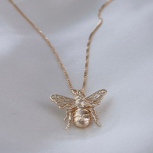 蜂のネックレス、蜂のイヤリング、女王蜂のネックレス、マルハナバチのイヤリング、繊細な蜂のイヤリング、18金張りのジュエリー、親友への贈り物