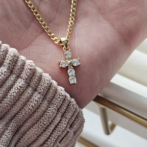 Collier croix en plaqué or, petite croix, collier croix fine, collier petite croix, GF 18 carats, Gif pour elle