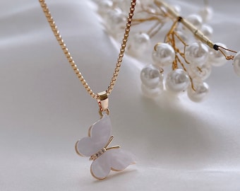 Butterfly Necklace, Pearl Butterfly Necklace, Bridesmaid Necklace, Wedding Necklace, Birthday Gift Necklace, Minimalist Necklace, 18k GF