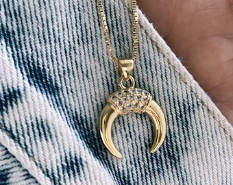 Horn Necklace, Double Horn, Bohemian Jewelry, Amulet, Crescent Horn, Crescent Moon, Tusk Necklace, Boho, Protection Charm, Birthday Gift