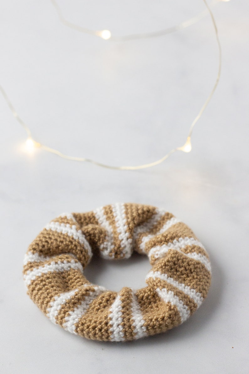 Striped Single Crochet Scrunchie Pattern, PDF Download Scrunchie Pattern, Printable Crochet Pattern, Tan and White Scrunchie Tutorial image 5