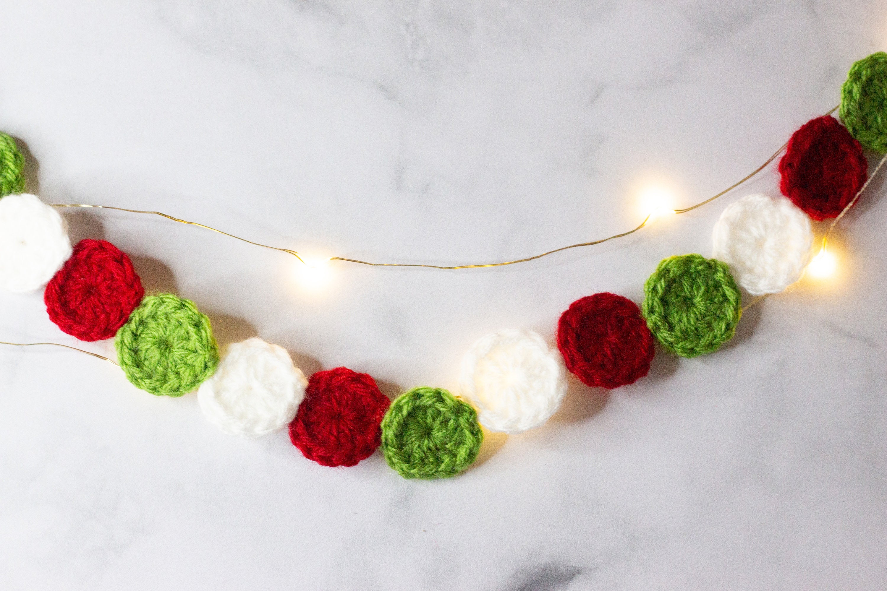 40 Beautiful Circle Crochet Patterns To Make For Your Home 16 Crochet Christmas Circle Garland