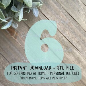 Puede incluir: Un número seis de color azul claro impreso en 3D sobre un fondo de madera. El texto "INSTANT DOWNLOAD - STL FILE FOR 3D PRINTING AT HOME - PERSONAL USE ONLY *NO PHYSICAL ITEMS WILL BE SHIPPED*" está debajo del número.