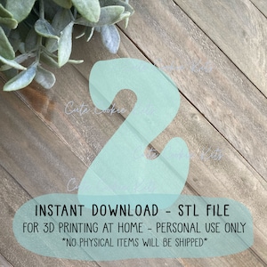 Puede incluir: Un modelo 3D imprimible en azul claro del número 2. La imagen incluye el texto "INSTANT DOWNLOAD - STL FILE FOR 3D PRINTING AT HOME - PERSONAL USE ONLY *NO PHYSICAL ITEMS WILL BE SHIPPED*"