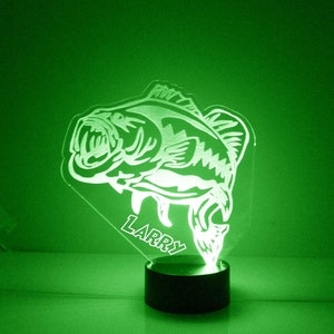 Bass Fish Light Up, luce notturna incisa su misura, personalizzata gratuita, 16 opzioni di colore con telecomando, Bass Fish Desk Lamp immagine 1