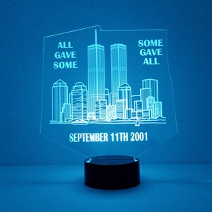 Lys upp Tvillingtornen, Anpassad Graverad Nattlampa, Personlig Gratis, 16 Färgalternativ med Fjärrkontroll, Till Minne Av