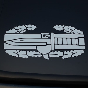 Combat Action Badge Vinyl Sticker Sticker Kies Kleur & Maat!! Insignia Amerikaanse legerveteraan (V226)