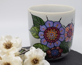 Tasse/ Becher "Flowerpower", handbemalt mit Blumen in Hellblau und Orange, Punktmalerei, Dotting, 400 ml