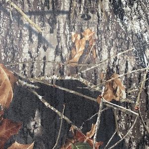 Mossy Oak New Breakup Satin Camo Fabric by the Yard bild 1