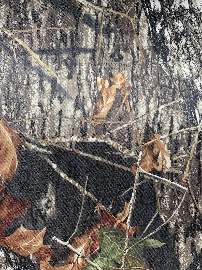 Mossy Oak New Breakup Satin Camo Fabric by the Yard bild 1