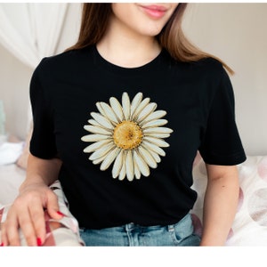 Daisy Shirt Wildflower T Shirt Botanical Shirt Cottagecore T-Shirt Botanical Aesthetic Tee Floral Print Gift for Women Boho Shirt