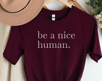 Wees een aardig menselijk shirt Cute Womens T-shirt Wees vriendelijk shirt Wees aardig Tee Inspirerende T Shirt Motiverende TShirt Weekend Shirt Brunch Shirt
