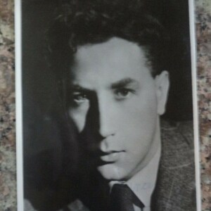 FRANKIE HOWERD (1917 – 1992) Autogramm, signierte Fotokarte plus 2 vintage Programmhefte aus den 1950er Jahren