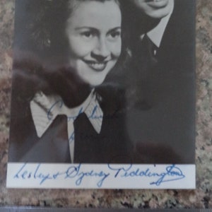 THE PIDDINGTONS-handtekening, handgesigneerd op vintage fotokaart