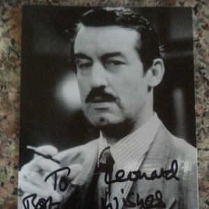 JOHN CHALLIS Autogramm, handsignierte Foto Karte BOYCIE in der Fernsehserie ""Only Fools and Horses"" ."