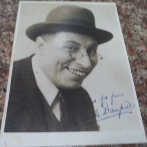 CLlaude Dampier (1879-1955) Autogramm, handsigniert auf Vintage Fotokarton