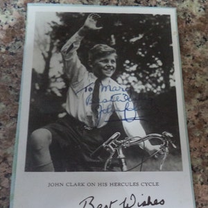 JOHN CLARK seltenes Autogramm, handsigniert auf 1940er Jahre Fotokarte „Just William“ Stern