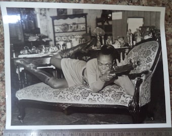 EARTHA KITT 3 x raros English Press Stills c1968 visita a una tienda de antigüedades en Halifax Yorkshire