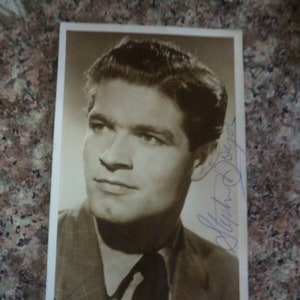STEPHEN BOYD (1931 – 1977) Autogramm, handsigniert auf einer PICTUREGOER Fotopostkarte #D794