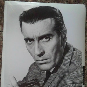 Schreck's Haus Der Grauen (1965) 9 x American Press Fotos und eine Einladungskarte AMICUS Lee / Cushing