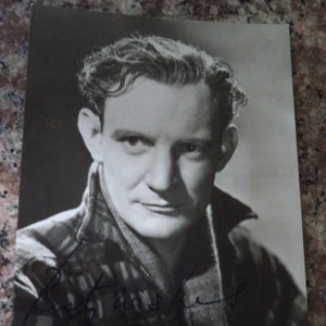 TREVOR HOWARD (1913 – 1988) handtekening, handgesigneerde fotokaart Brief Encounter/The Third Man/Mutiny on the Bounty