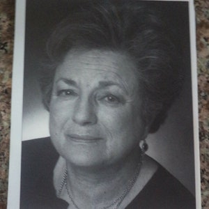 JILL BALCON (1925 - 2009) Autogramm, handsigniert auf Papier Bild befestigt Tochter von Michael Balcon Karte
