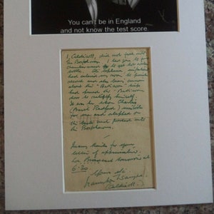 NAUNTON WAYNE (1901-1970) Autógrafo, carta postal manuscrita de 1940, sobre los personajes de la película "Charters y Caldicott".
