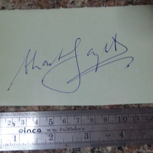 CHARLES LAUGHTON (1899 - 1962) autograph, hand signed in ink on a vintage album page. Mutiny on the Bounty
