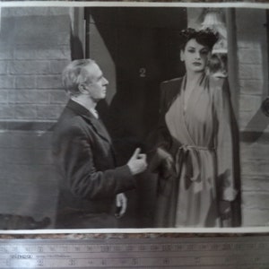 LONDON TOWN (1946) Fotograma de prensa del Reino Unido Kay Kendall / Sid Field / Greta Gynt