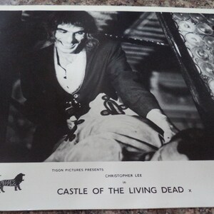Schloss der lebenden Toten (1964) 2 x seltene UK Lobbie Cards Tigon Christopher Lee