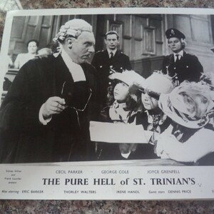 Jeu de cartes d'accueil britannique rare The Pure Hell of ST TRINIAN'S 1960 Cecil Parker/George Cole/Joyce Grenfell/Thorley Walters (8 cartes)