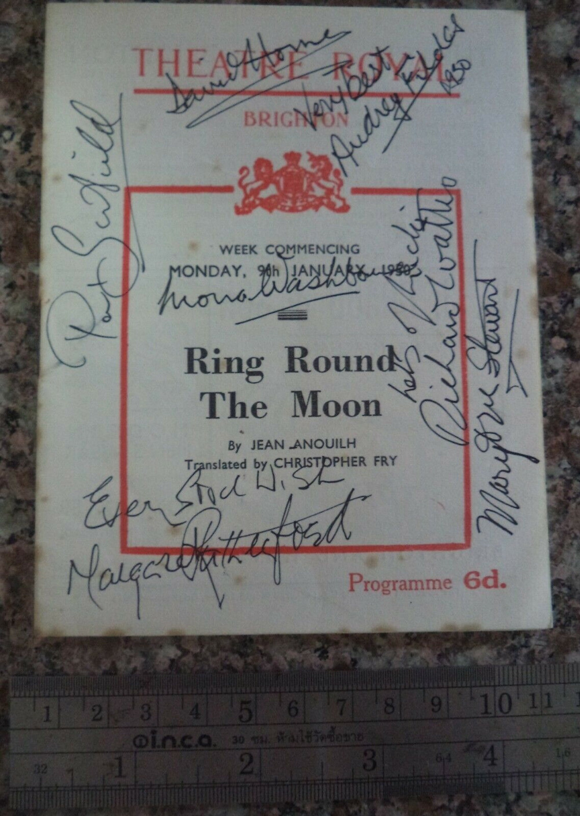 Margaret Rutherford, Mona Washbourne, Paul Scofield and Others AUTOGRAPHS on 1950 Play Programme