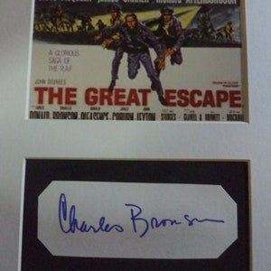 CHARLES BRONSON (1921 - 2003) Autogrammkarte, handsigniert auf Karte, in dem Film von 1963 "Die große Flucht"