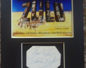 STANLEY BAKER (1928 – 1976) Autograph Mounted Display, página firmada a mano 1964 película "ZULU".
