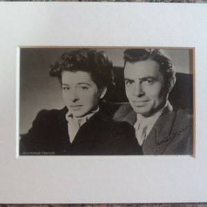 JAMES & PAMELA MASON (aka Pamela Kellino) Autogramme, signiert auf einer Gains Borough Fotokarte