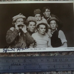 HUNTZ HALL (1920 – 1999) Autogramm, handsigniert auf einer PICTUREGOER Fotopostkarte #1253 Dead End Kids