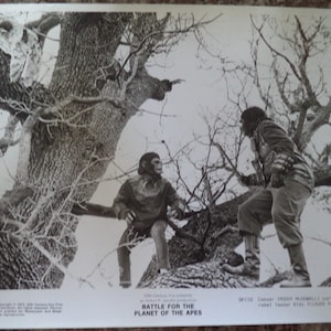 Battle for the Planet of the Apes (1973) PRESS PHOTO Roddy McDowall and Claude Akins