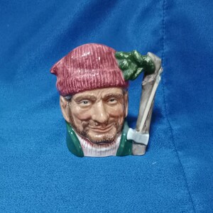 SKOGSJAGARE mellanstor Royal Doulton-kanna med karaktär D6613 (ca 1966)