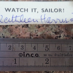 KATHLEEN HARRISON (1892 – 1995) Handtekening, handgeschreven programma-uitsnede