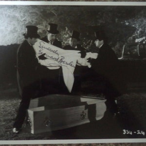 BERNARD BRESSLAW (1934 – 1993) Autograph, hand signed UK Still &quot;Too many Crooks&quot; 1959