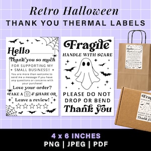 Pode incluir: Dois rótulos de agradecimento de Halloween imprimíveis. O primeiro rótulo apresenta uma ilustração em preto e branco de uma teia de aranha, morcegos e estrelas. O texto diz "Olá, Muito obrigado por apoiar meu pequeno negócio! Sinta-se à vontade para me enviar uma mensagem se tiver alguma dúvida ou preocupação com sua compra! Gostou do seu pedido? Tire uma foto e compartilhe ou deixe uma avaliação!" O segundo rótulo apresenta uma ilustração em preto e branco de um fantasma e morcegos. O texto diz "Frágil, Manusear com cuidado, Por favor, não deixe cair ou dobrar, Obrigado". Ambos os rótulos medem 10,16 x 15,24 cm.
